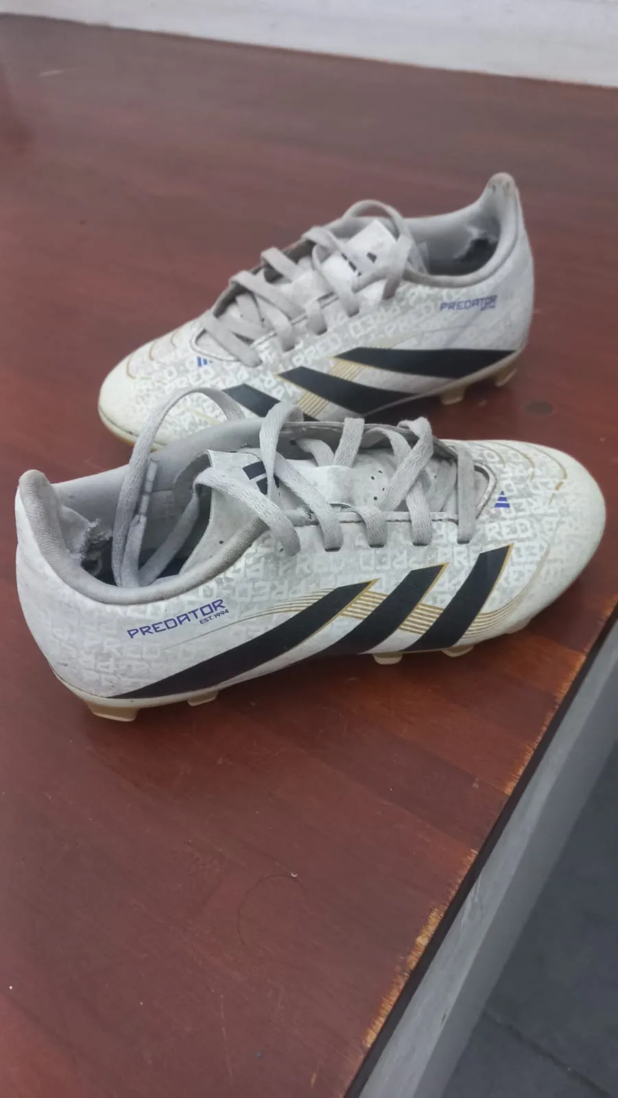 BOTINES ADIDAS PREDATOR CON TAPONES TALLE 30 1/2