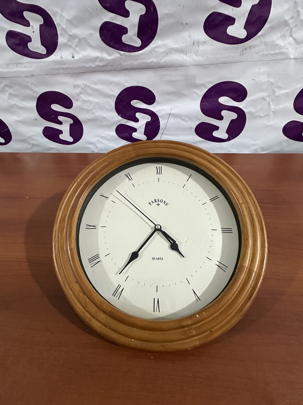 Reloj de pared analógico redondo