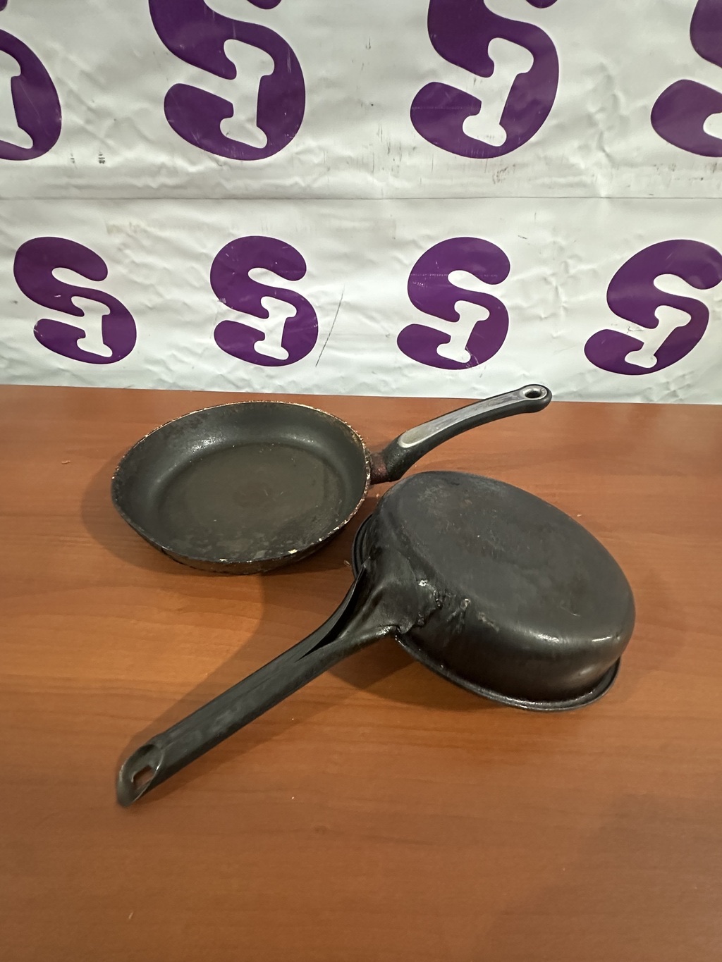 Set de dos sartenes con mango largo