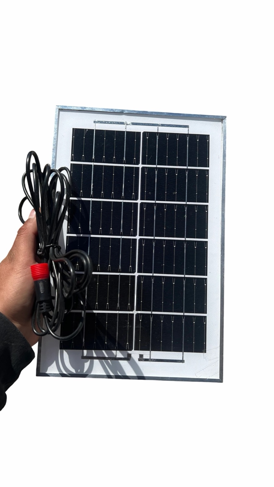 Panel solar pequeño con conector