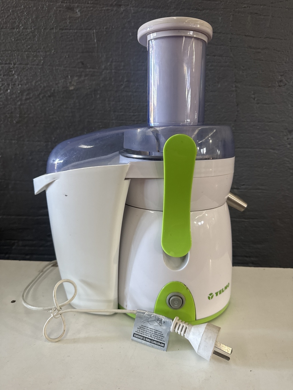 Extractor de jugos Yelmo 700W