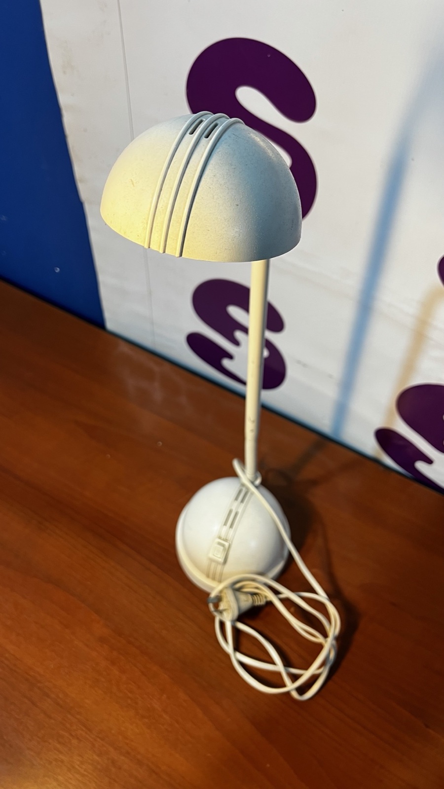 Lámpara de escritorio con luz halógena