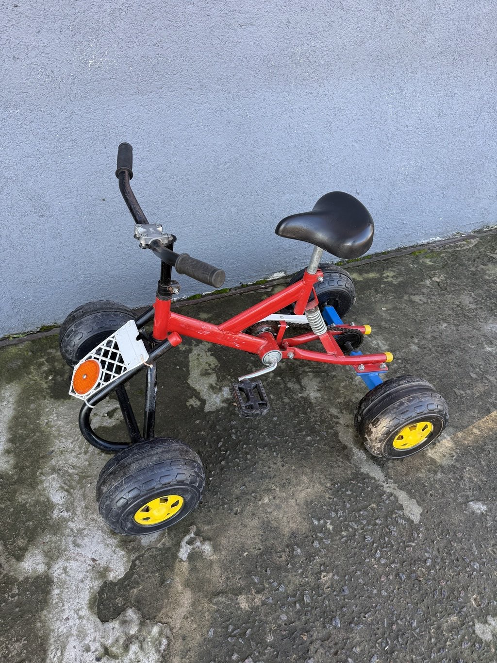 Triciclo infantil con asiento acolchonado