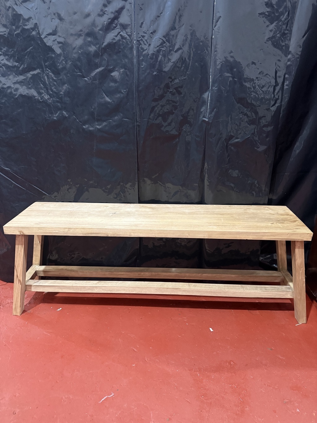 Banco de madera con refuerzo inferior