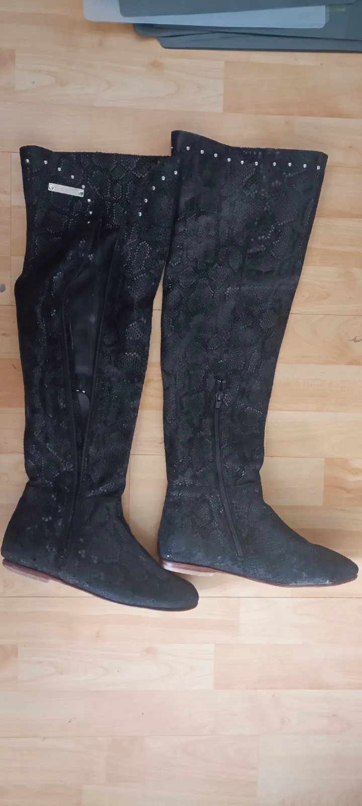 Botas largas Fiurla, cuero negro, talle 38/39