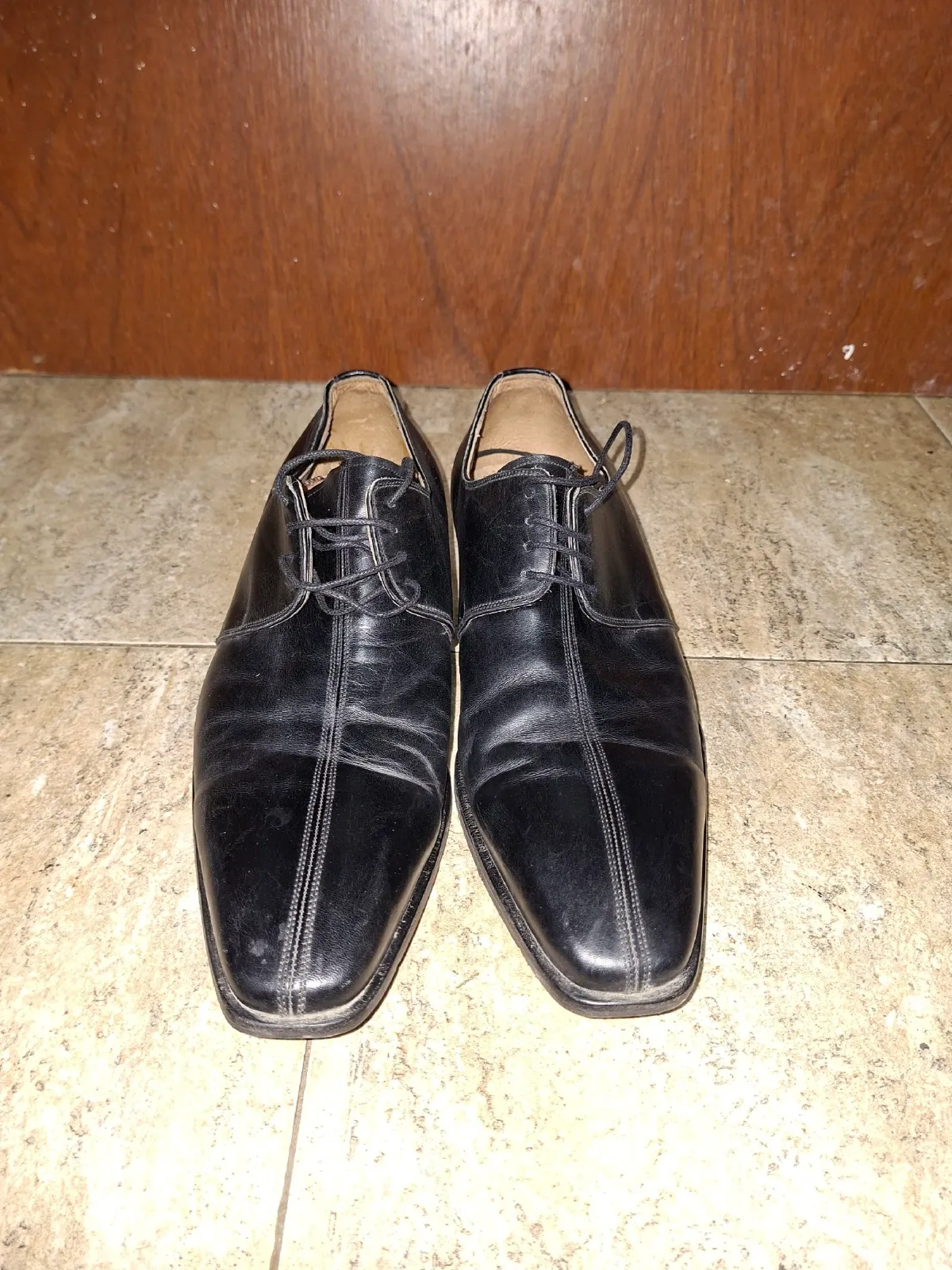 Lote 2 pares de calzado de hombre de cuero