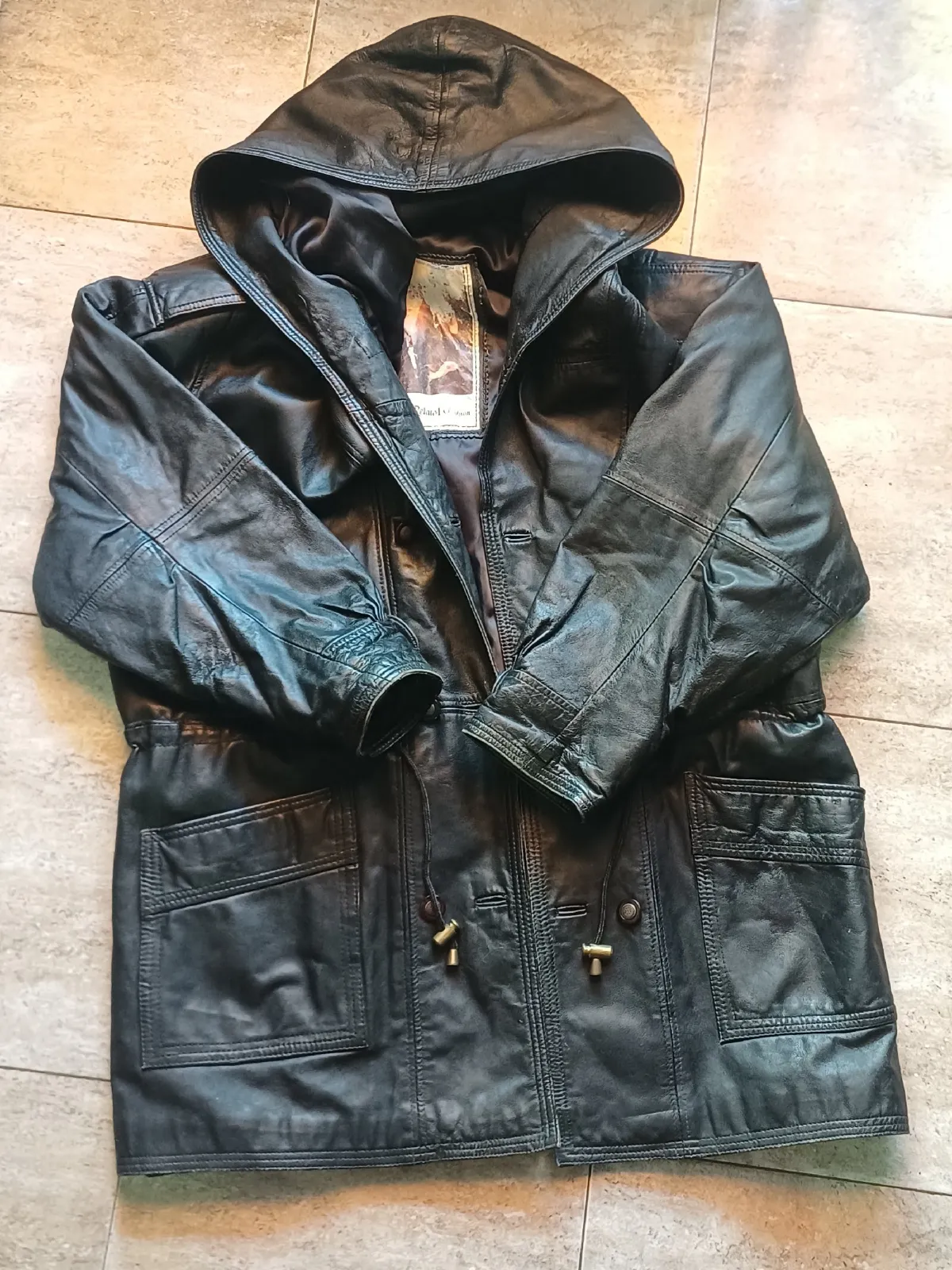 Parka de cuero negro Clout con capucha talle L