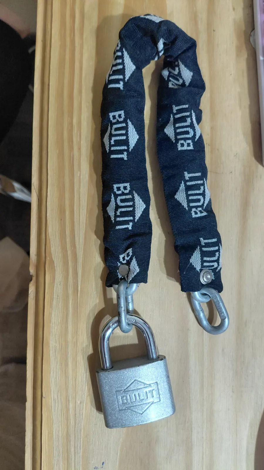 Cadena y candado Built