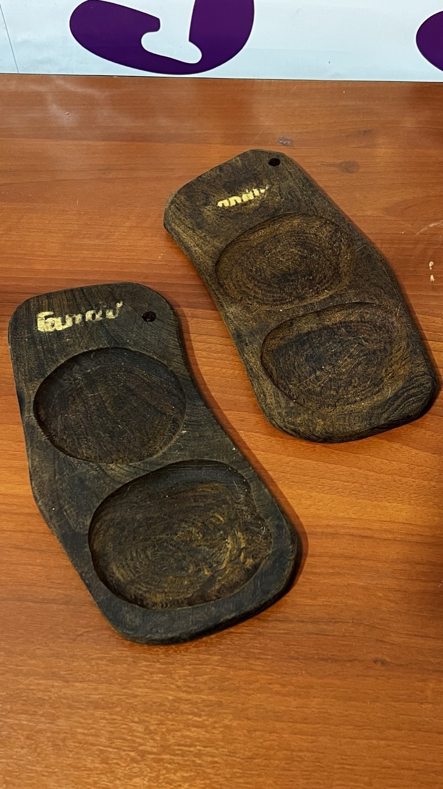 Tabla de madera para servir con compartimentos