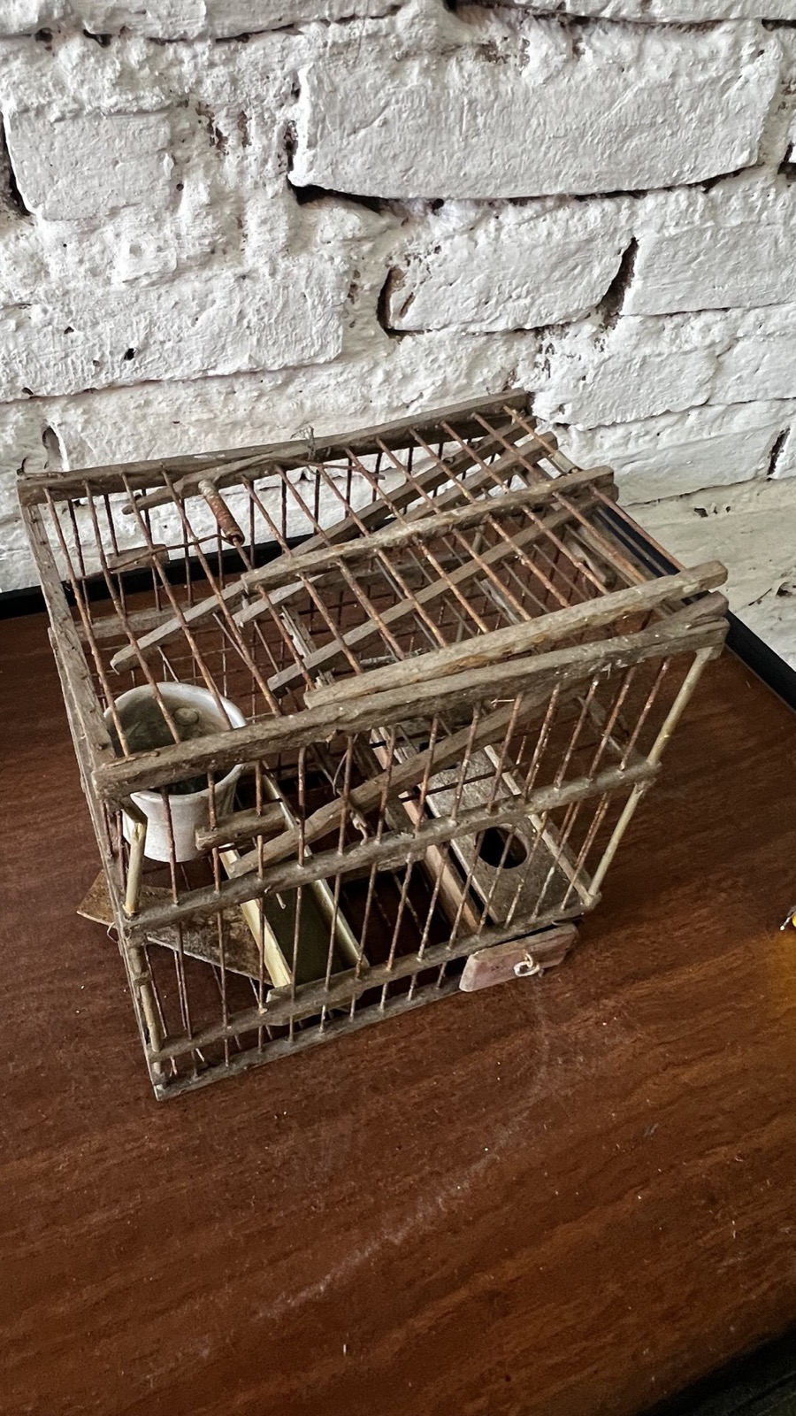 Jaula rústica para aves