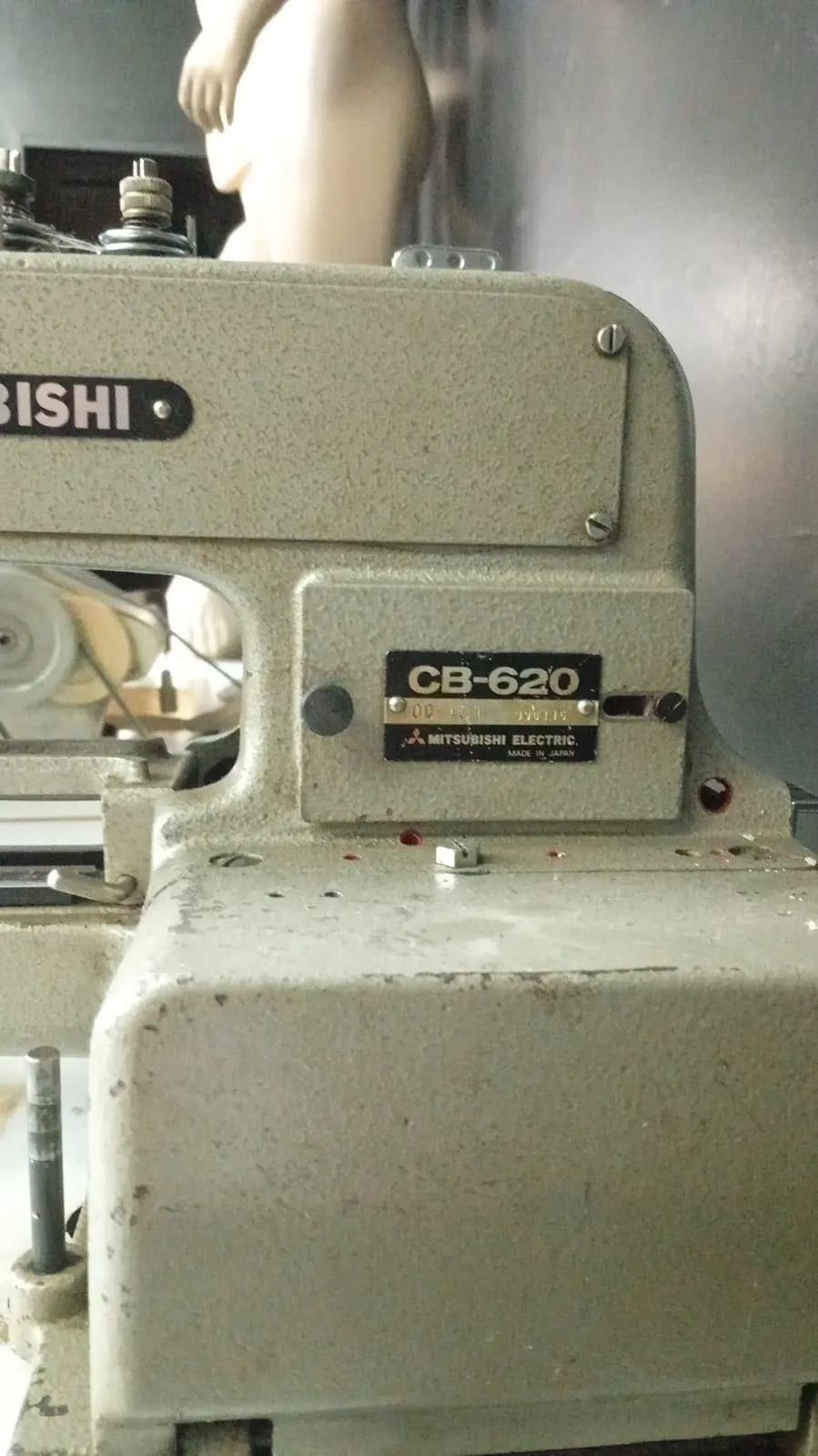 PEGA BOTÓN INDUSTRIAL MITSUBISHI CB-620
