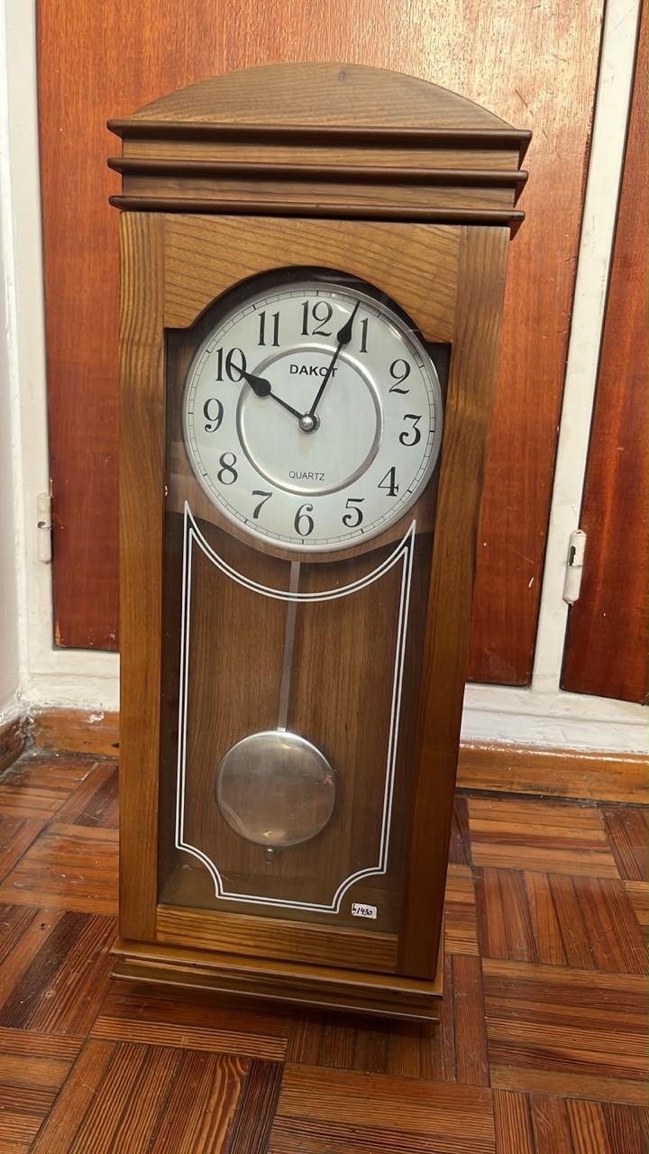 Reloj de pie con péndulo