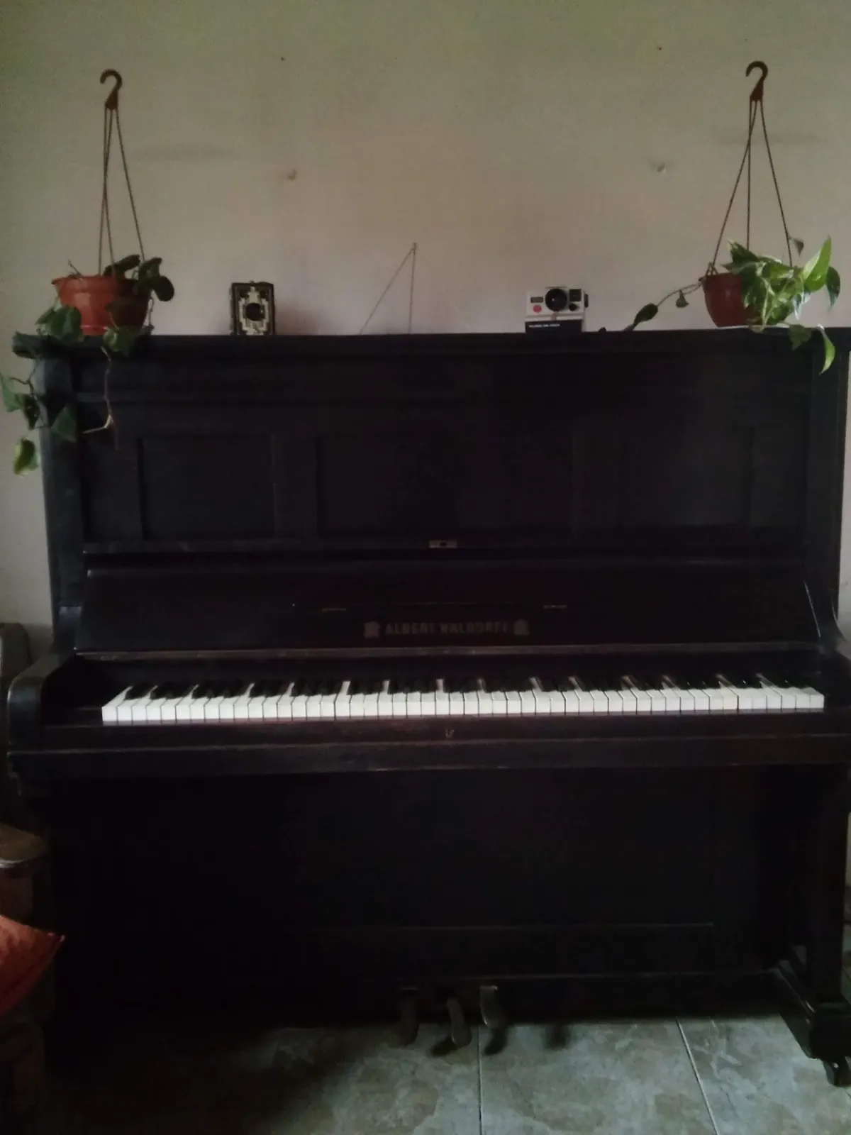 Piano Vertical Albert Waldorf a reparar