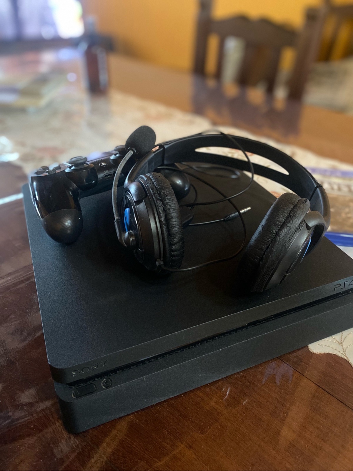 PS4. 1 TB + Juegos y aurimic de regalo