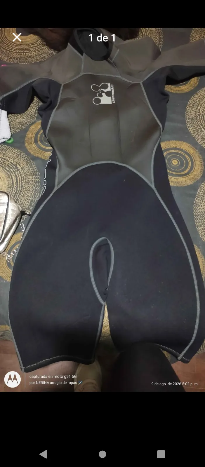 Traje neopreno es pequeño. Cuerpo delgado/chico