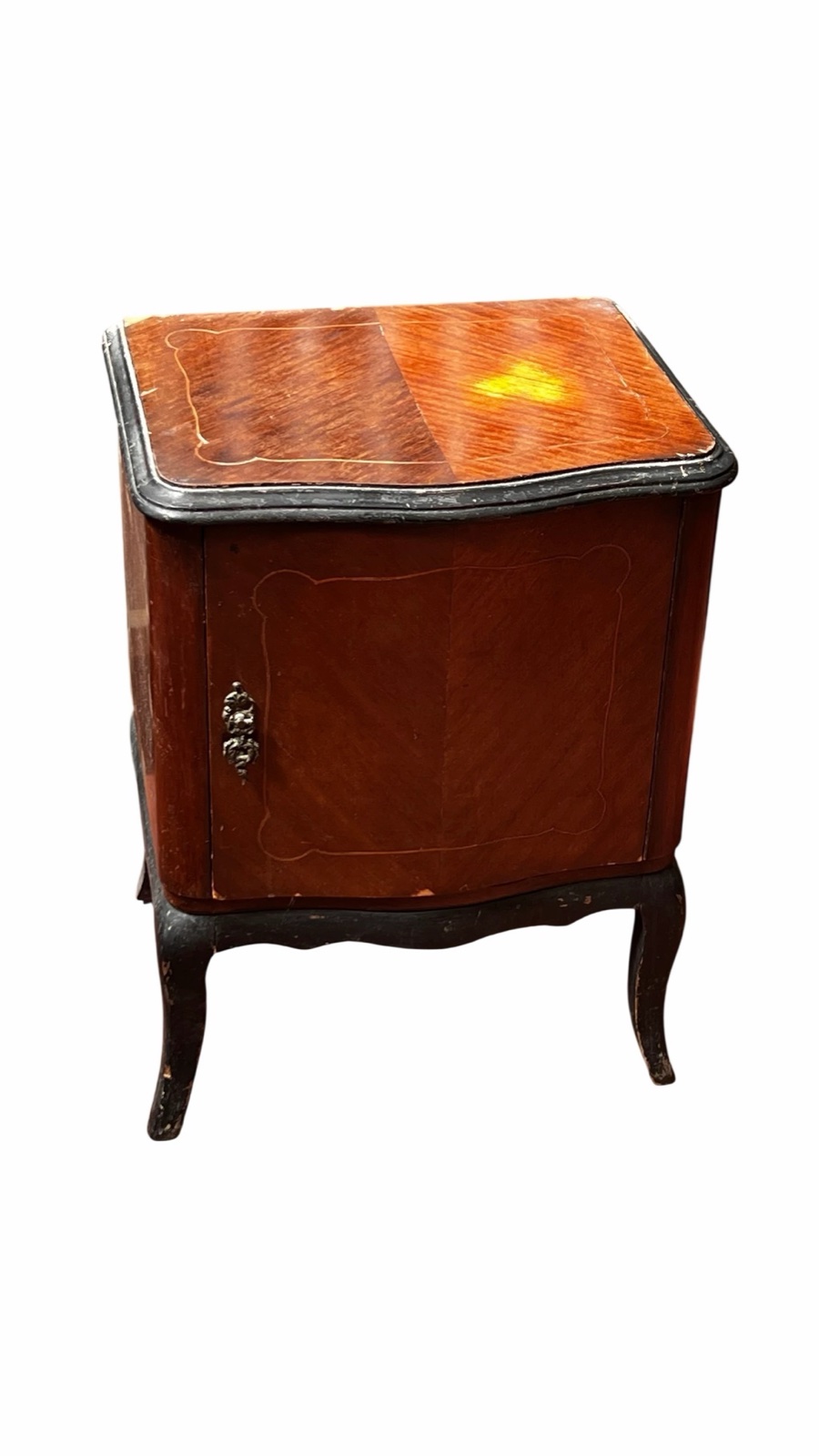 Mesa de luz estilo clásico