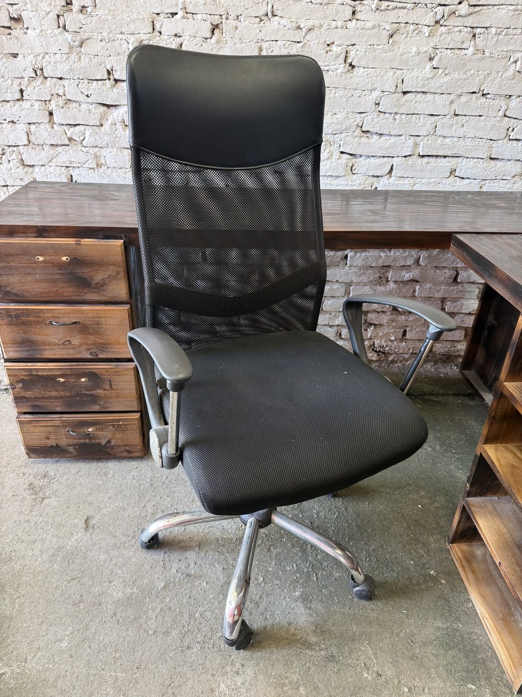 Silla ejecutiva con respaldo de malla