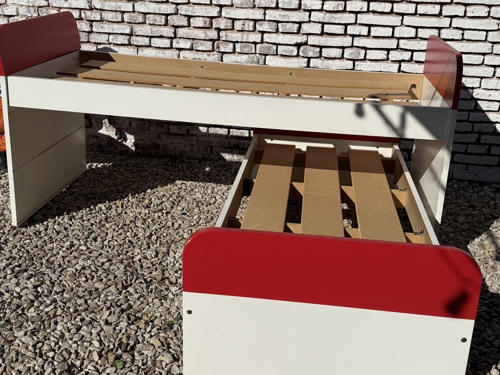 Cama una plaza superpuesta